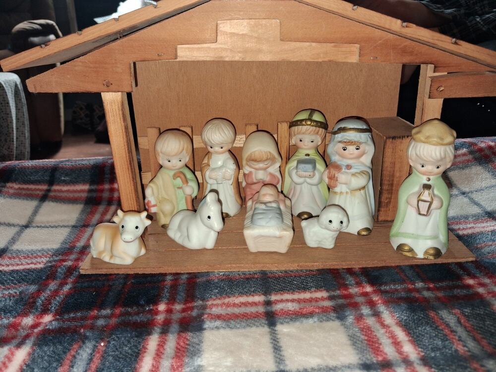 Vintage Nativity Set With Windup Music Box Away In A Manger Song Christmas Jesus